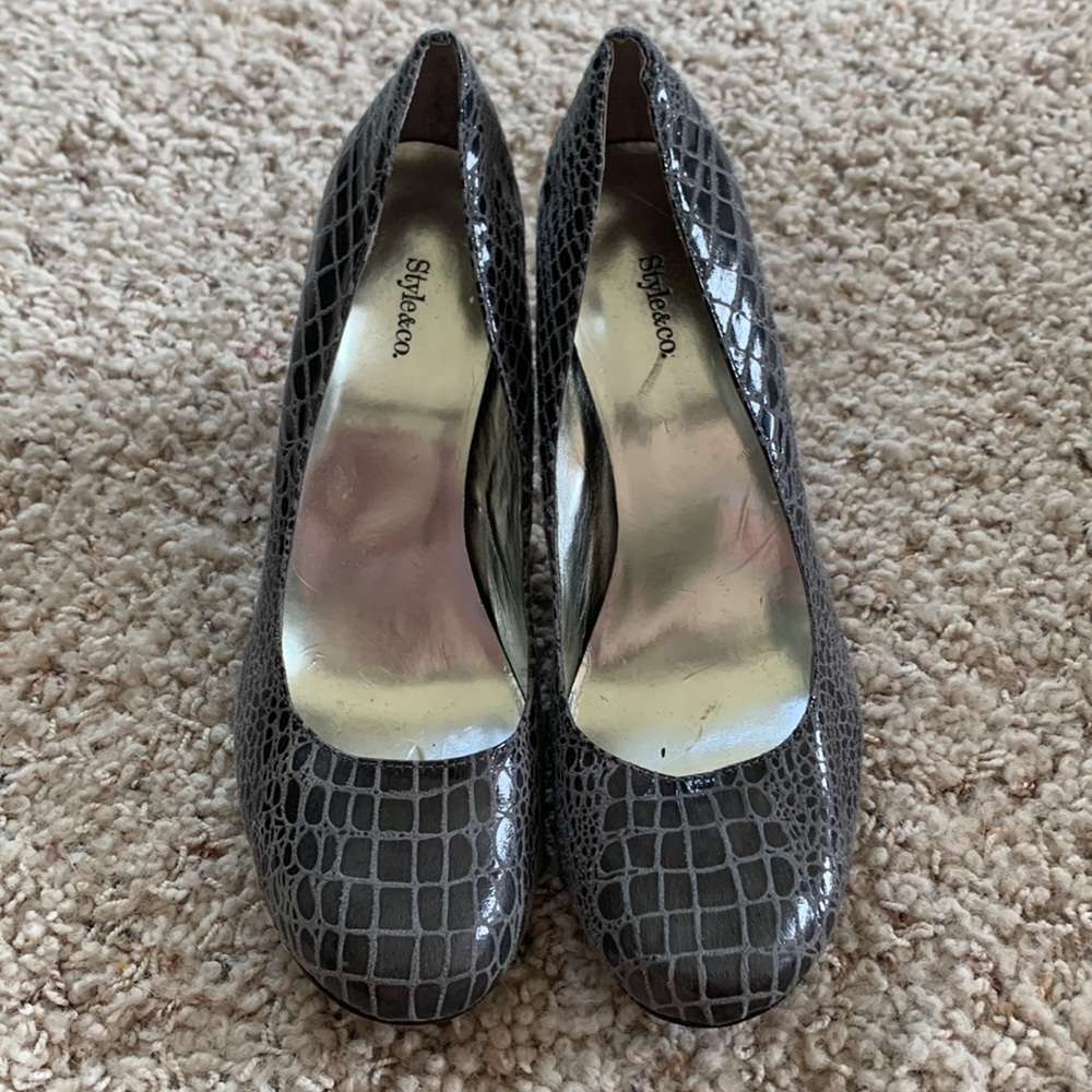 Gray Snake Skin Pattern Heels (7)